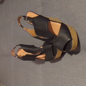 Quipod Cute Black and Wood Pattern Wedge